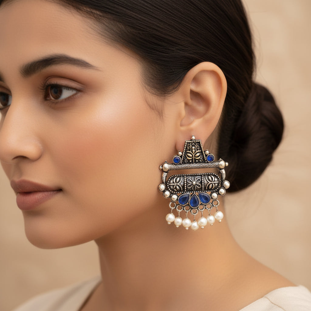 Floral Carved pearl stud earring (Blue)