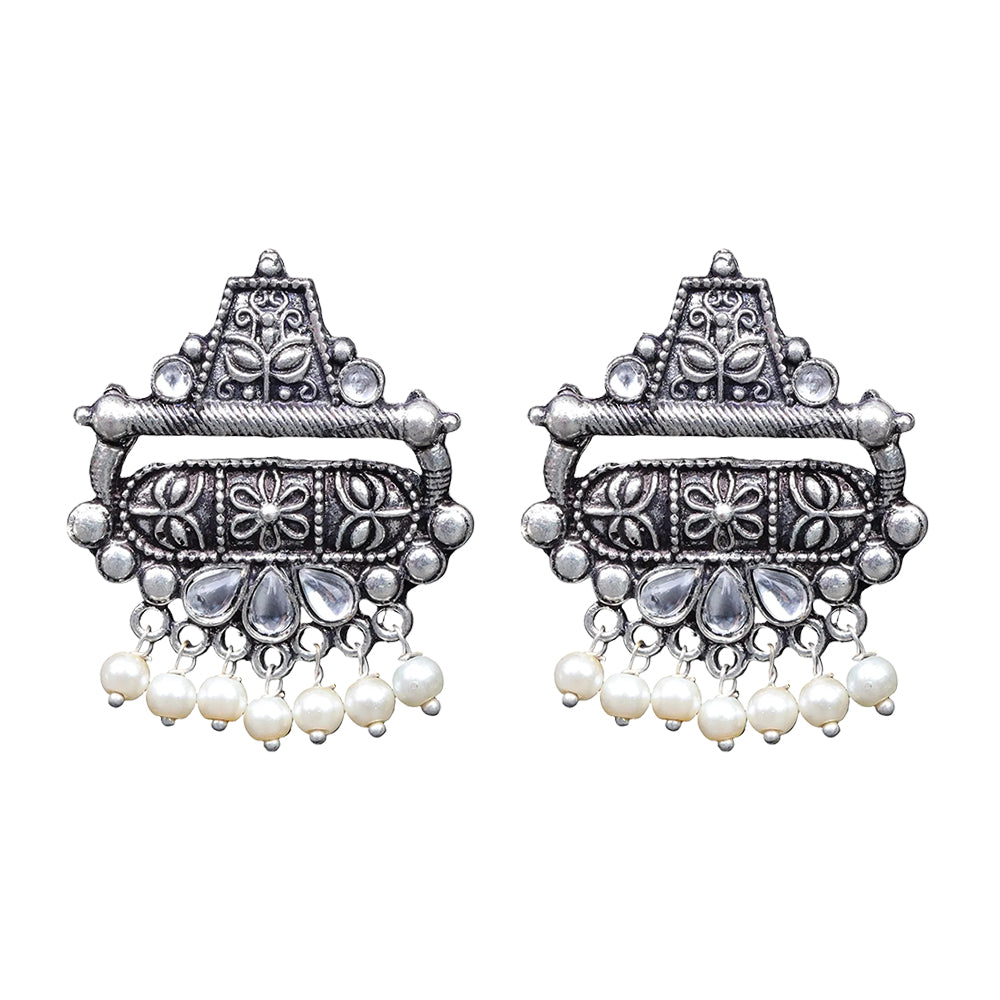 Floral Carved pearl stud earring (White)