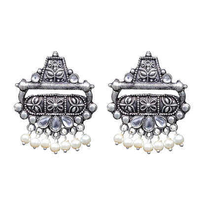 Floral Carved pearl stud earring (White)