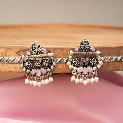 Floral Carved pearl stud earring (Baby Pink)