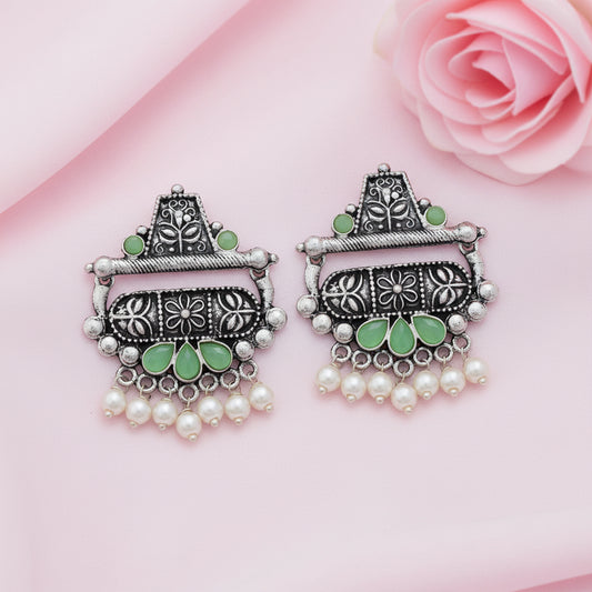 Floral Carved pearl stud earring (Pista)