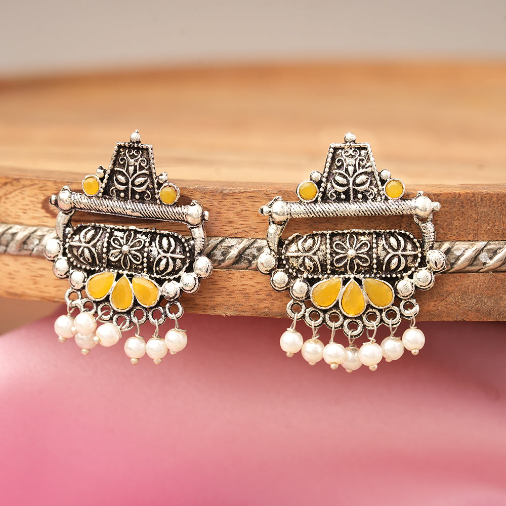 Floral Carved pearl stud earring (Yellow)