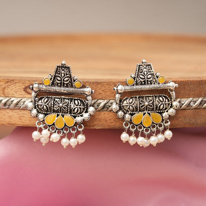 Floral Carved pearl stud earring (Yellow)