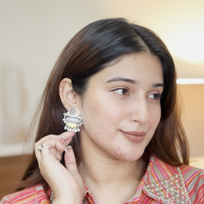 Floral Carved pearl stud earring (Yellow)