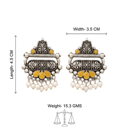 Floral Carved pearl stud earring (Yellow)