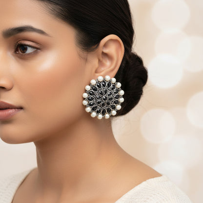 Desi Diva stud earring (Black)