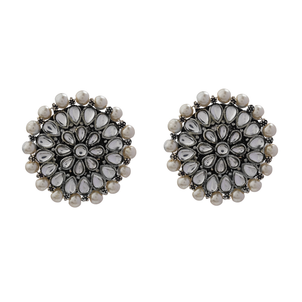 Desi Diva stud earring (White)