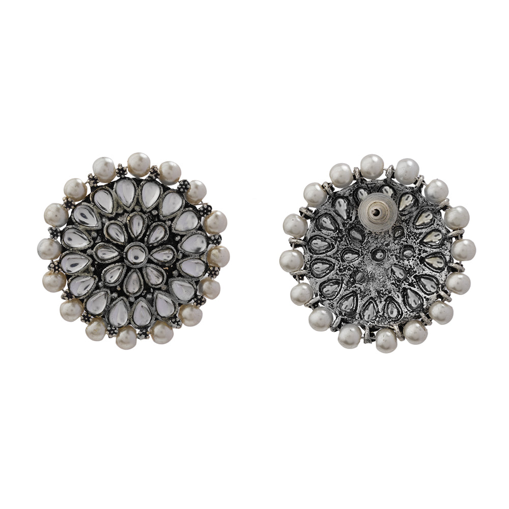 Desi Diva stud earring (White)