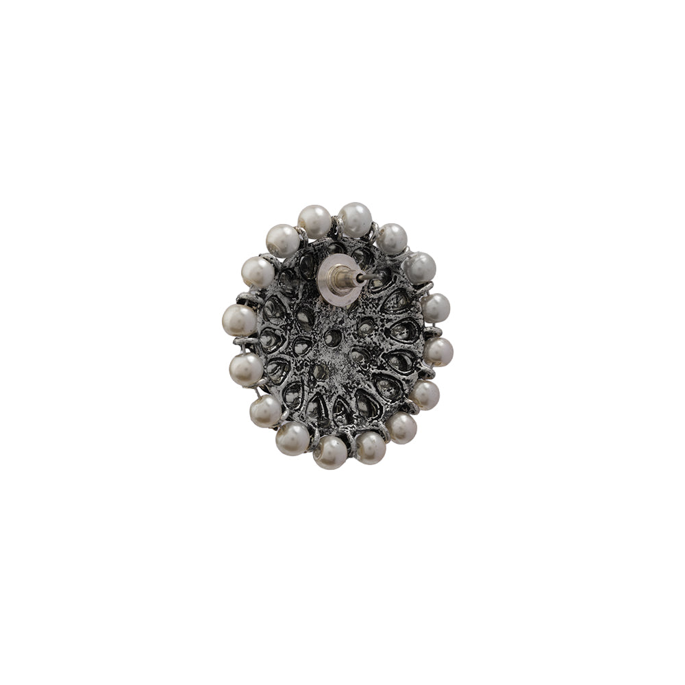 Desi Diva stud earring (White)