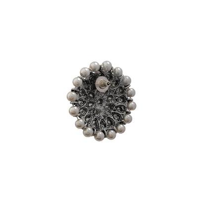 Desi Diva stud earring (White)