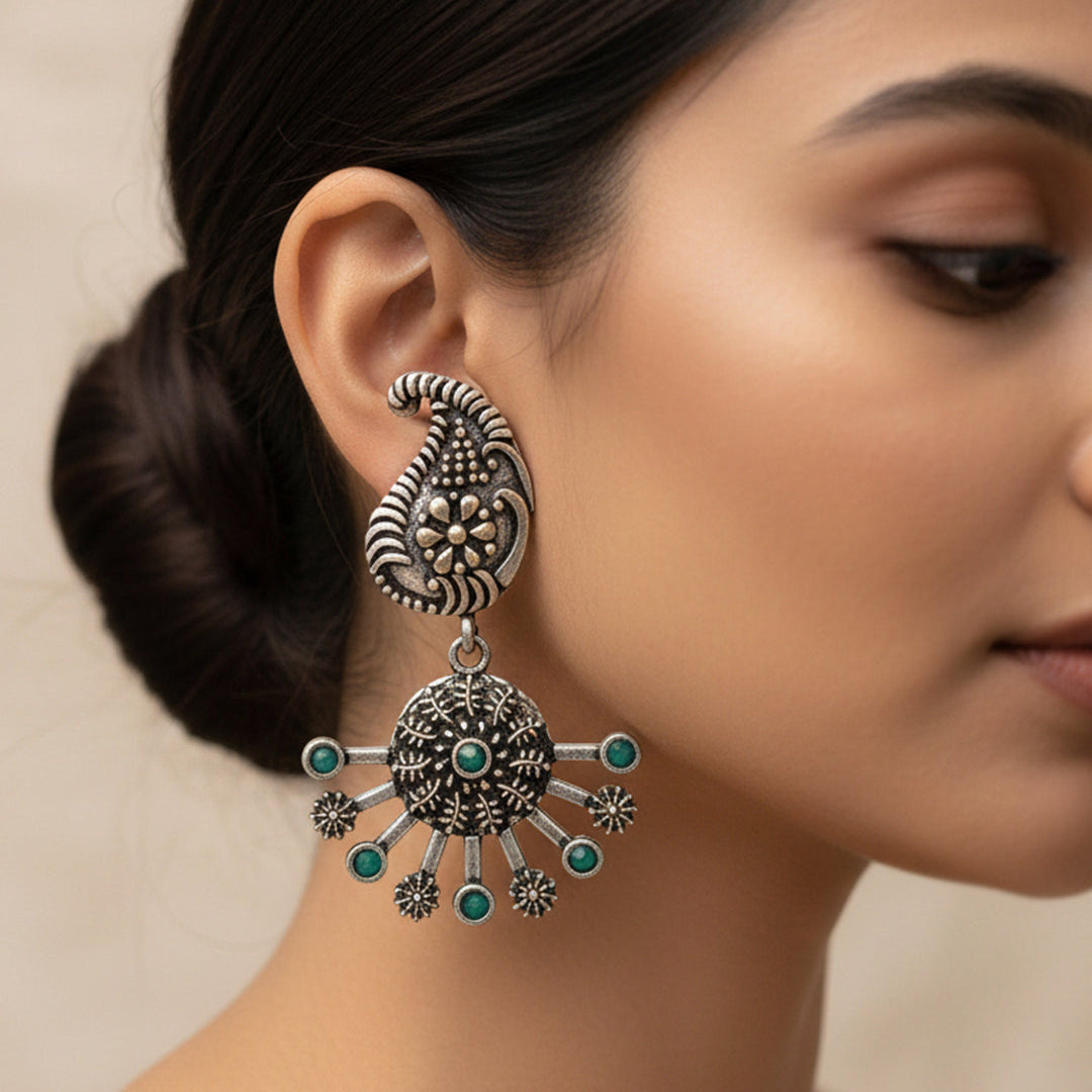 Rays and Paisley dangler earring (Green)