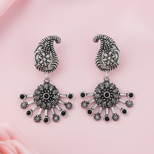 Rays and Paisley dangler earring (Black)