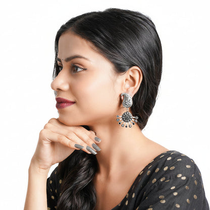 Rays and Paisley dangler earring (Black)