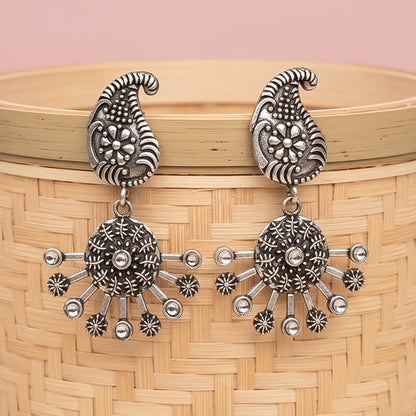 Rays and Paisley dangler earring (White)