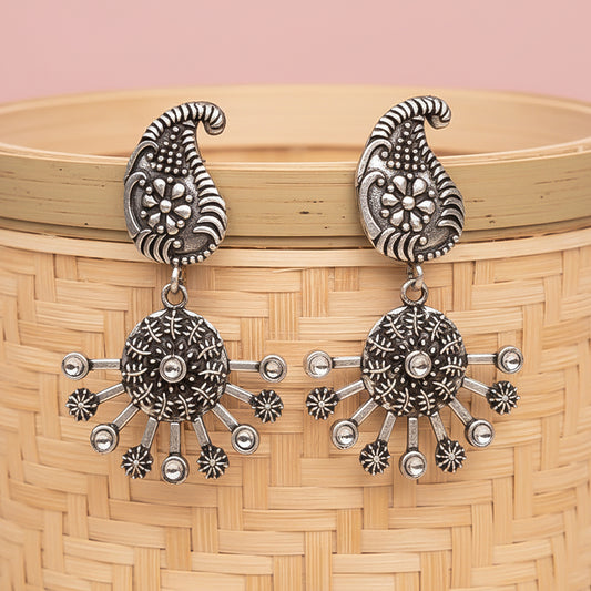 Rays and Paisley dangler earring (White)