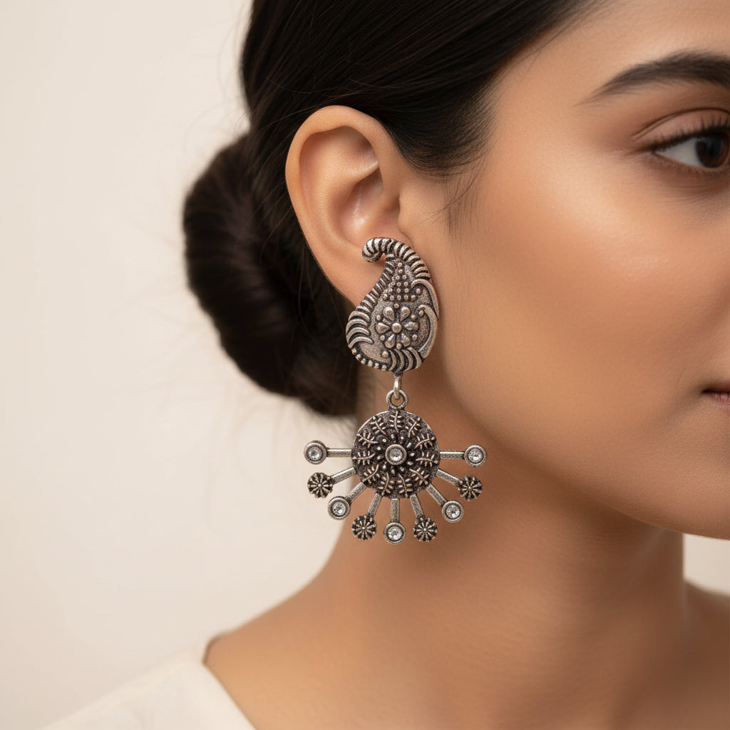 Rays and Paisley dangler earring (White)