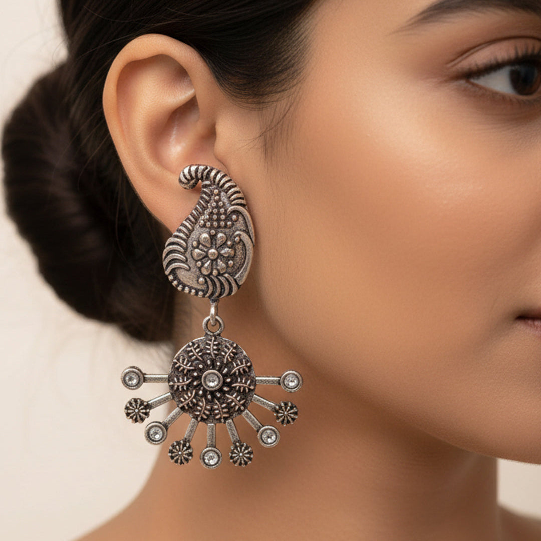 Rays and Paisley dangler earring (White)