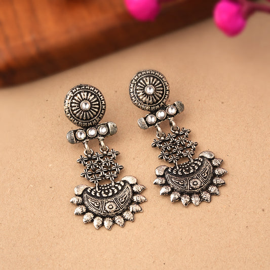 Enchanted Swing dangler earring (White)