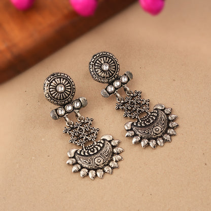 Enchanted Swing dangler earring (White)