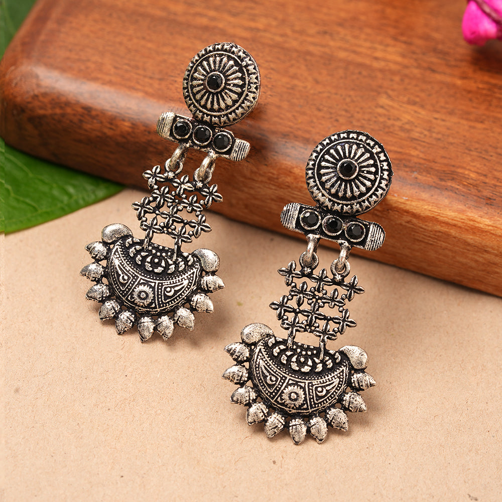 Enchanted Swing dangler earring (Black)