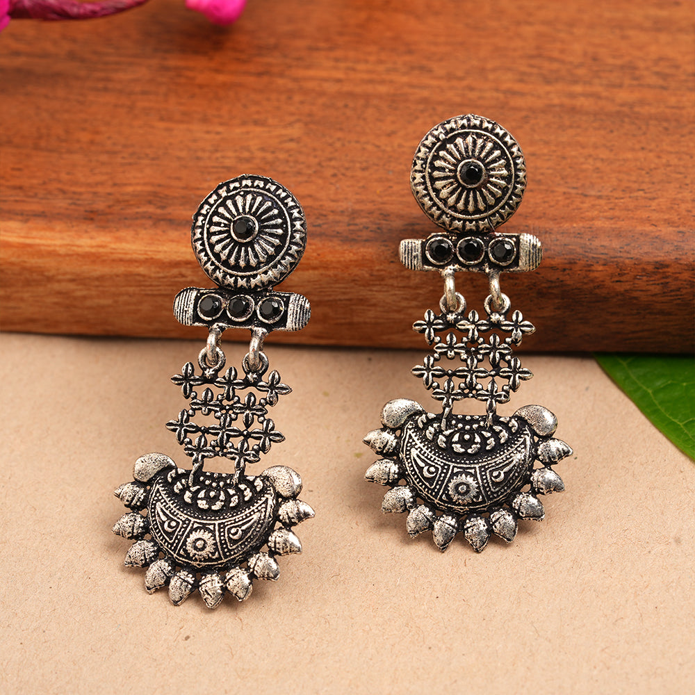 Enchanted Swing dangler earring (Black)
