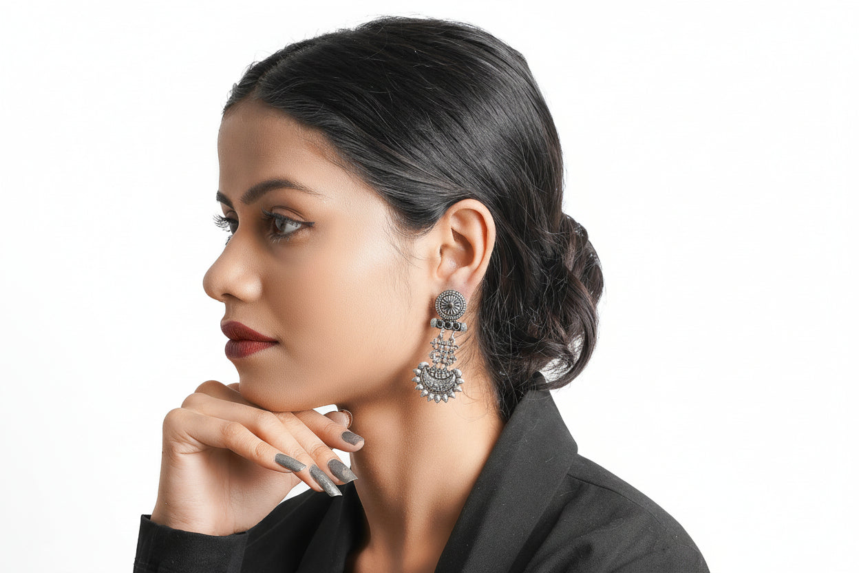 Enchanted Swing dangler earring (Black)