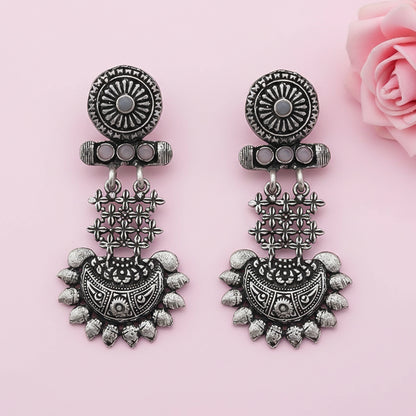 Enchanted Swing dangler earring (Grey)