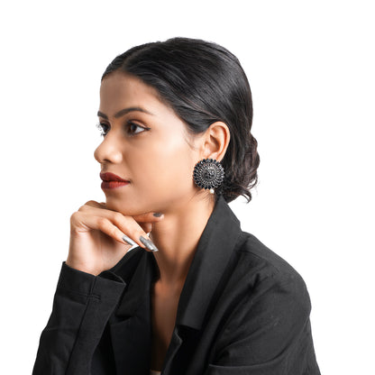 Traditional twish stud earring (Black)