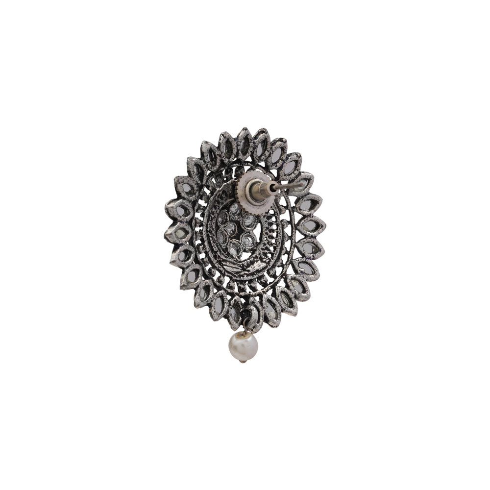 Traditional twish stud earring (White)