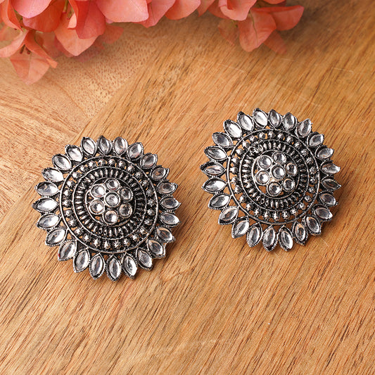 Traditional twish stud earring (White)