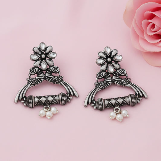 Tweet and bloom stud earring (White)