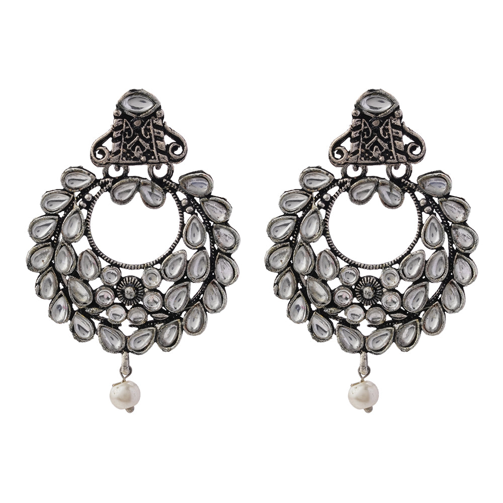 Diva Drops stud earrings (White)