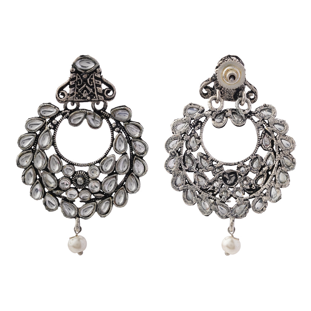 Diva Drops stud earrings (White)