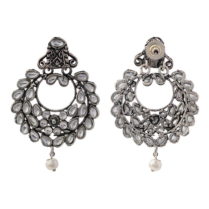 Diva Drops stud earrings (White)