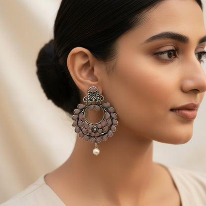 Diva Drops stud earrings (Baby Pink)