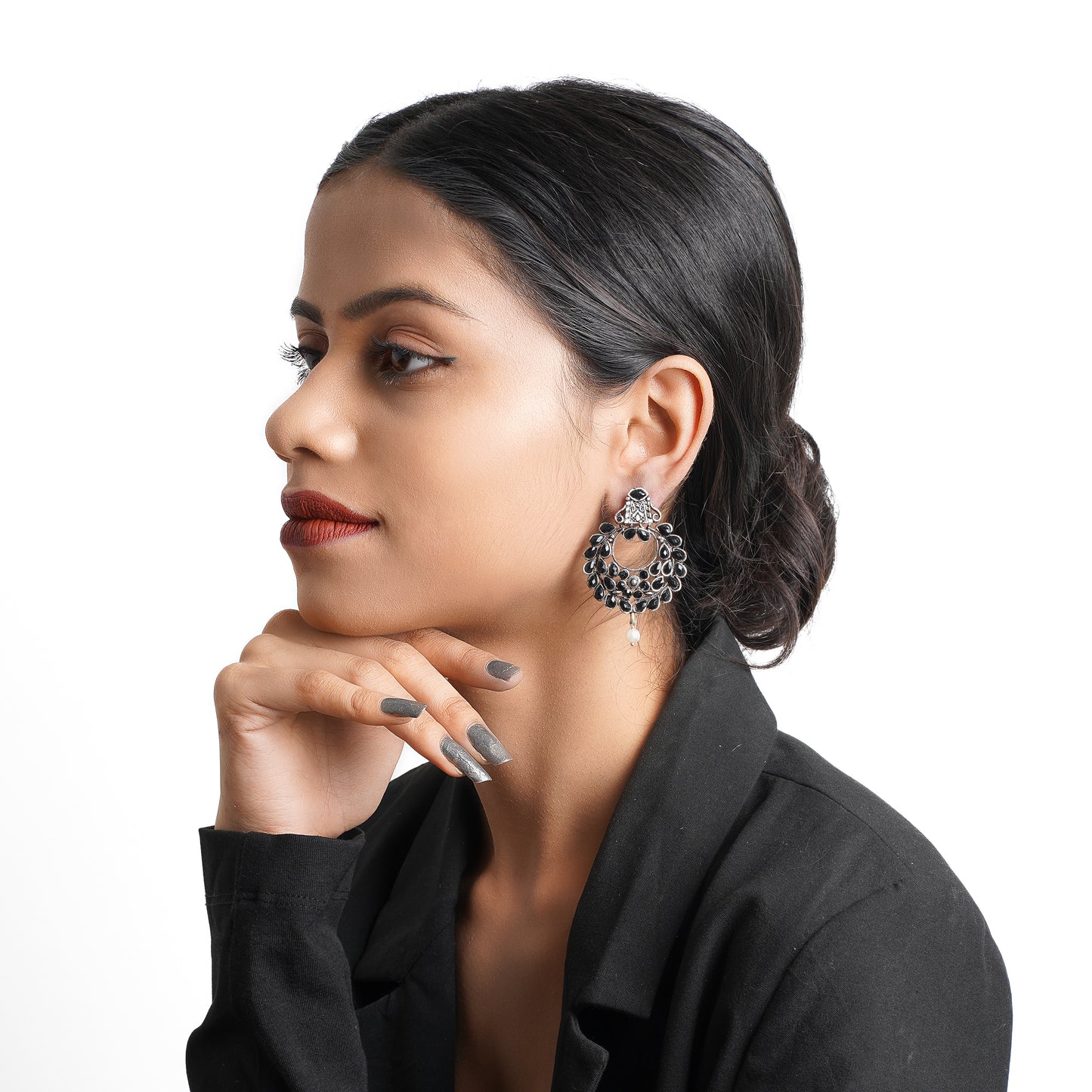 Diva Drops stud earrings (Black)