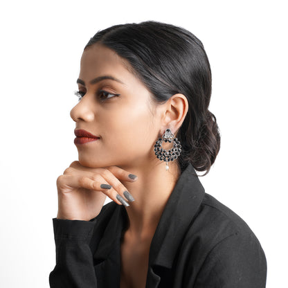 Diva Drops stud earrings (Black)