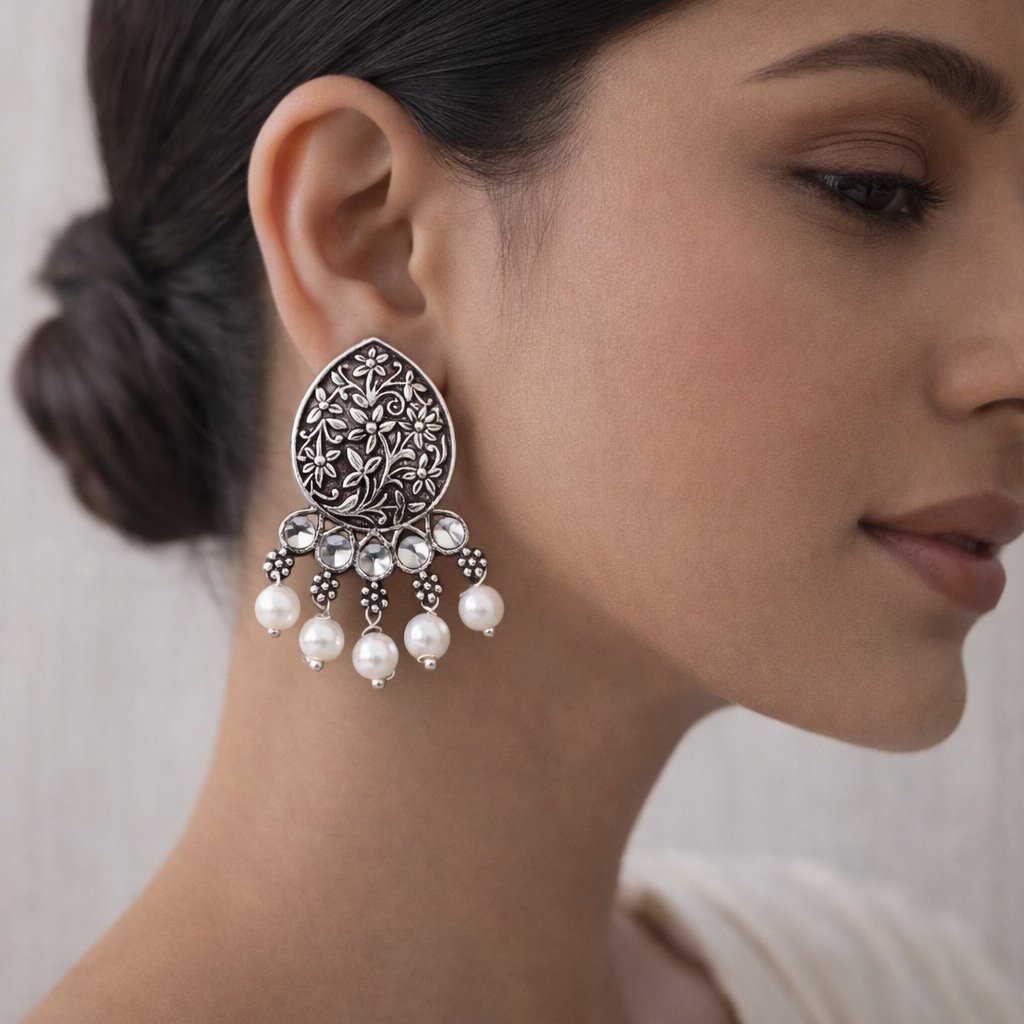 Zari carving drop stud earring (White)