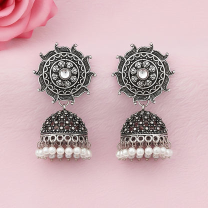 Sooraj radiance pearl jhumki earring (White)