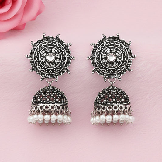 Sooraj radiance pearl jhumki earring (White)