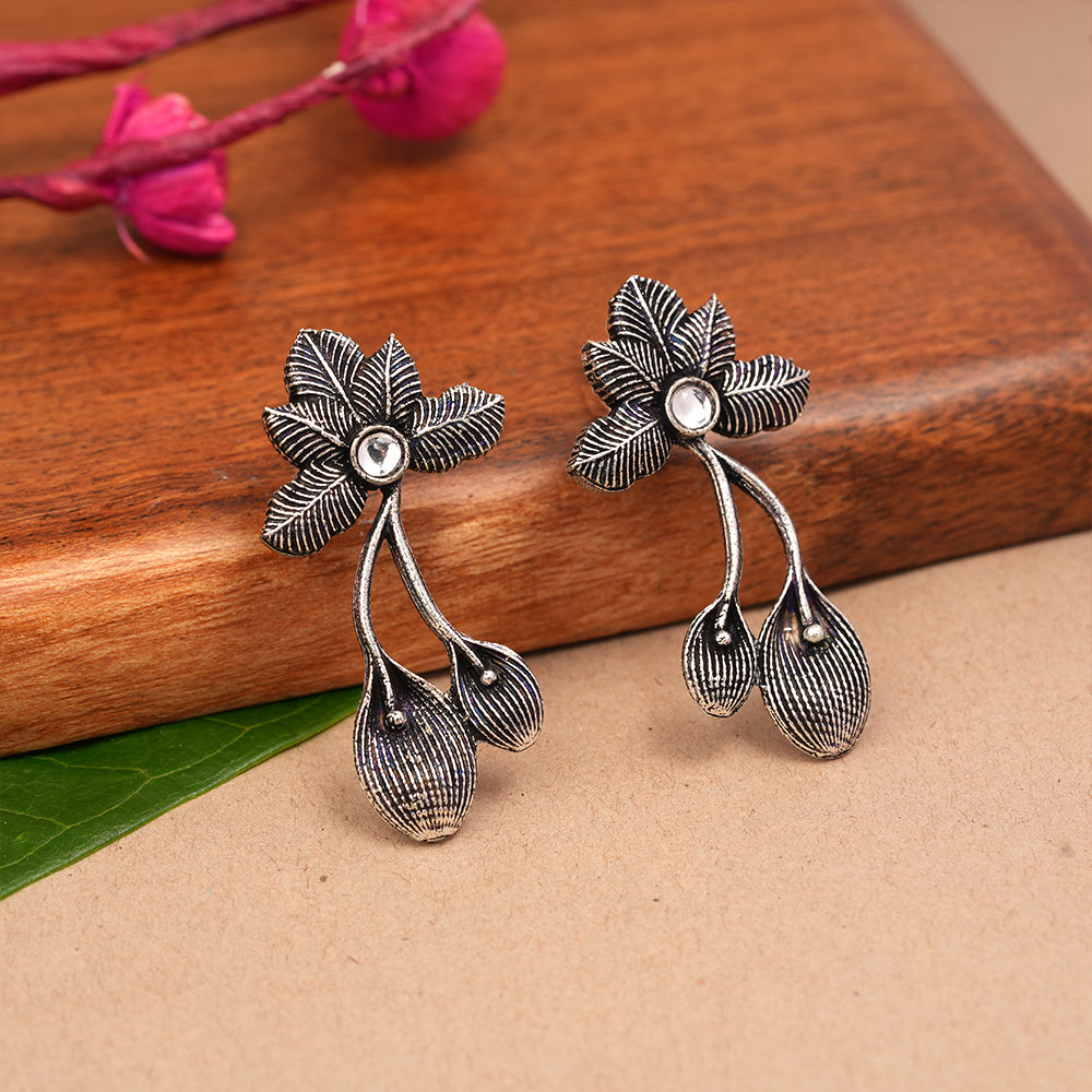 Bud Flower oxidized stud earrings (White)