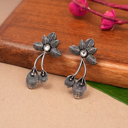 Bud Flower oxidized stud earrings (White)