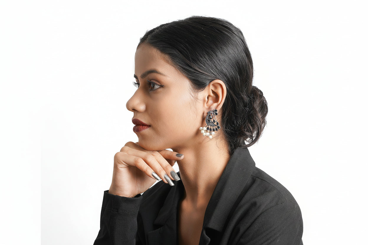 Chirpy Charm Stud earrings (Black)