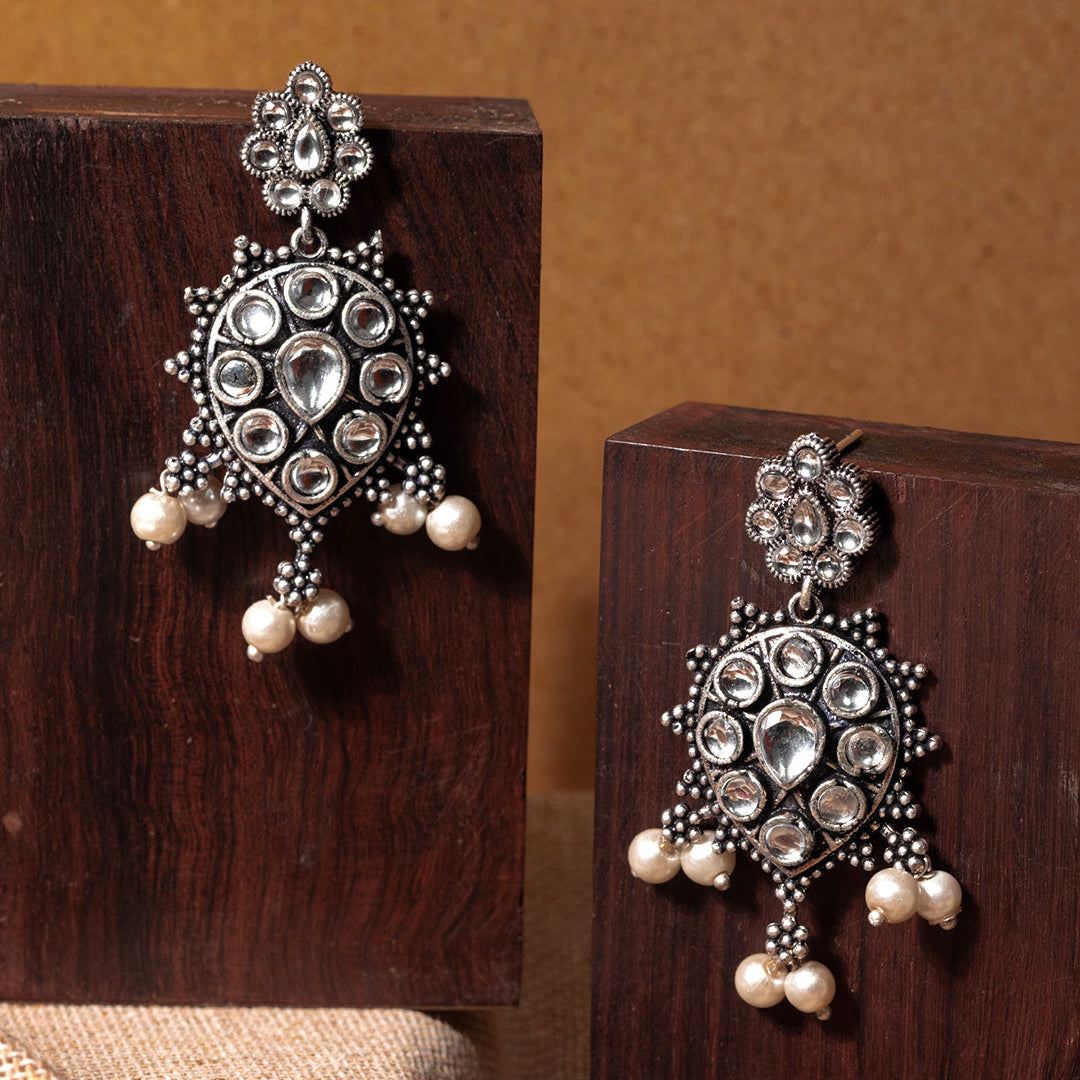 Drop Radiance dangler earrings (White)