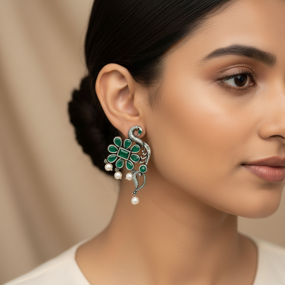 Peacock flower pearl stud earrings (Green)