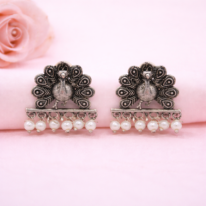 Meena Manjari stone stud earrings (Silver)