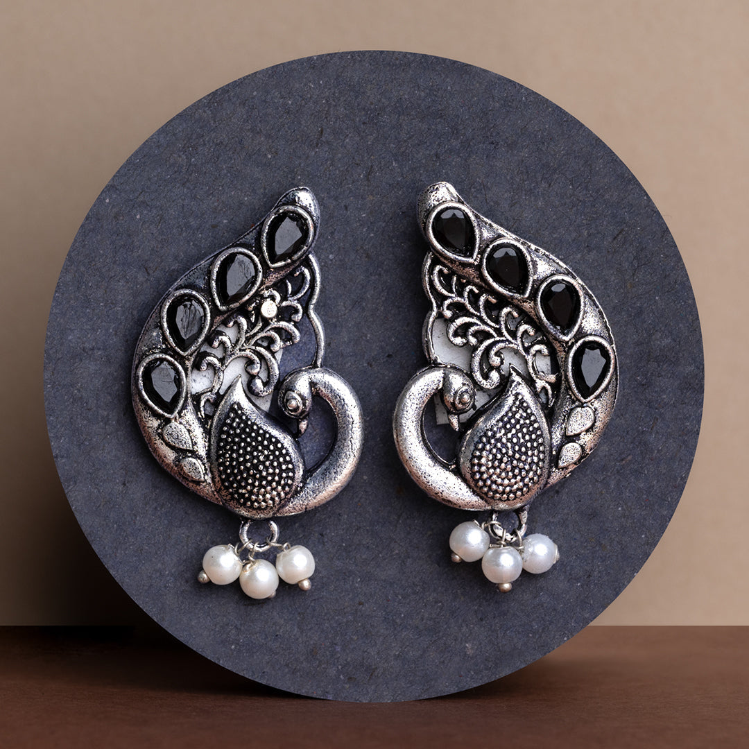 Ferocious Feathers stud earrings (Black)