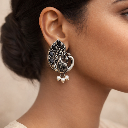 Ferocious Feathers stud earrings (Black)