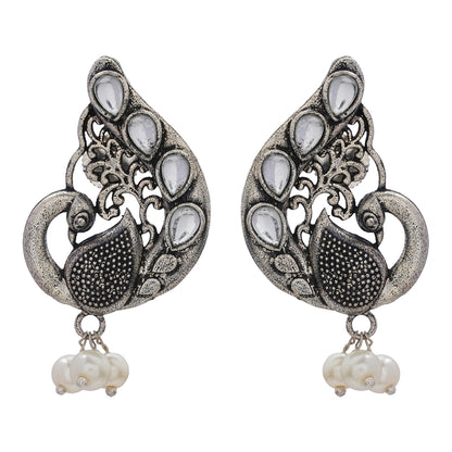 Ferocious Feathers stud earrings (White)