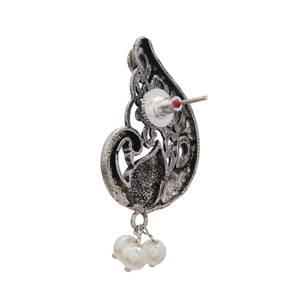 Ferocious Feathers stud earrings (White)